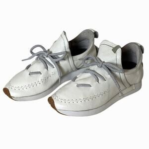 Community Made Women's Your Turn White Leather Sneakers size 7